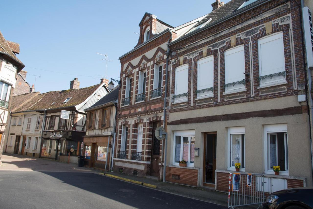 Damville Centre Dış mekan fotoğraf